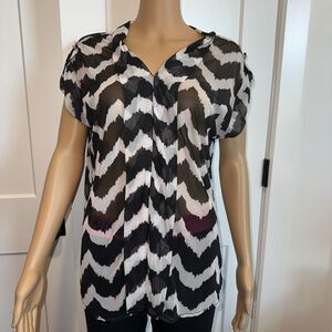 French Laundry  Blouse Top Shirt Size Casual Fashion Large B/W Chevron Stripe
